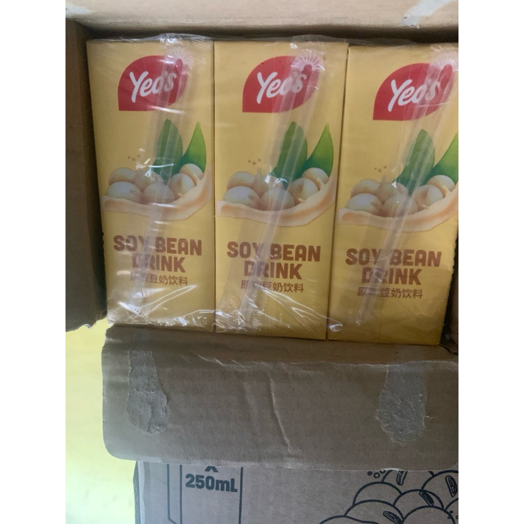 

MINUMAN SARI KEDELAI YEOS 250 ML PER 4 PCS
