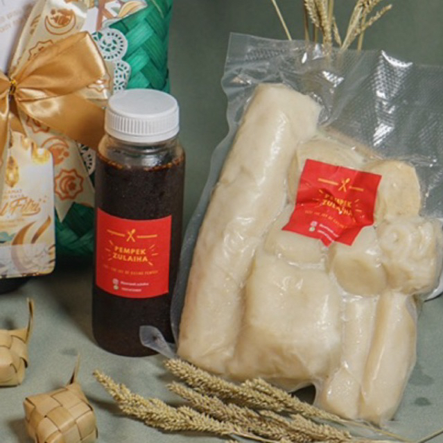 

BEST SELLER! Paket Pempek Palembang Campur Komplit. Lenjer Besar, Kapal Selam, Kulit Crispy. Pempek Zulaiha