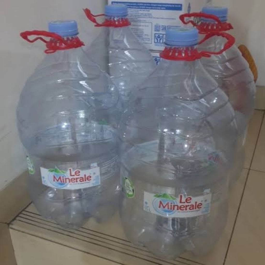 Galon le mineral kosong