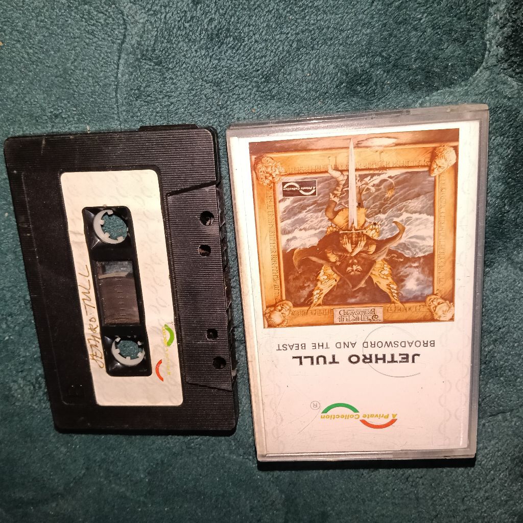 KASET PITA JETHRO TULL - BROADSWORD AND THE BEAST