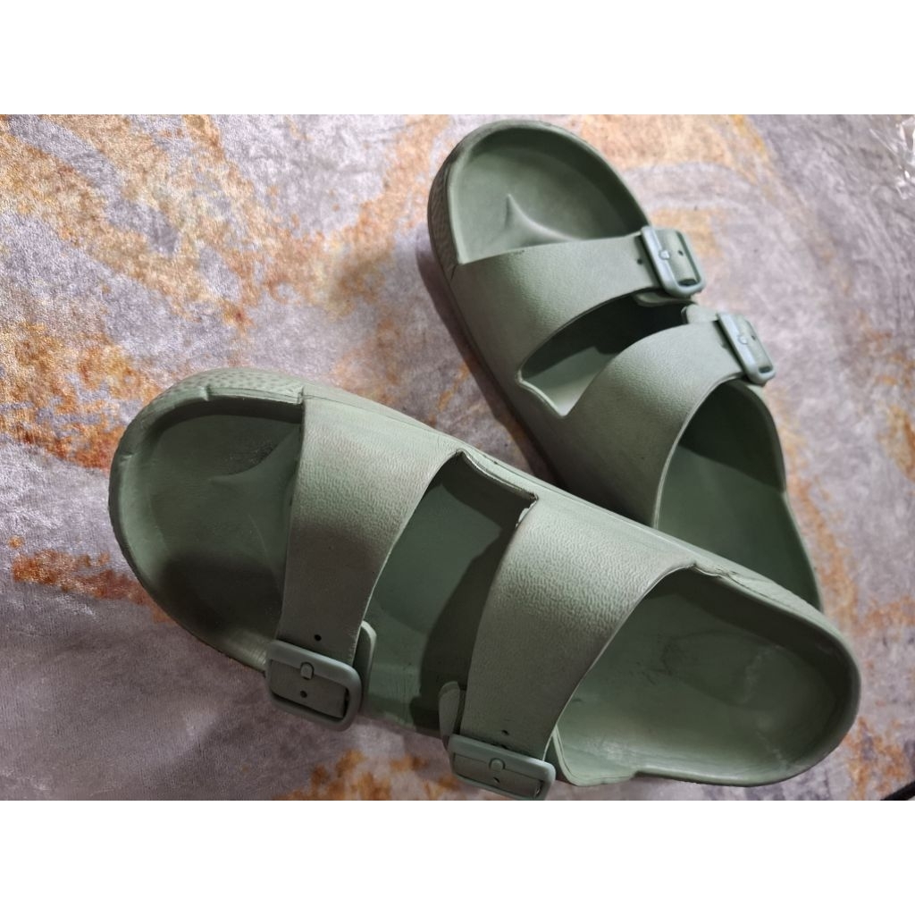 preloved sendal Ataru