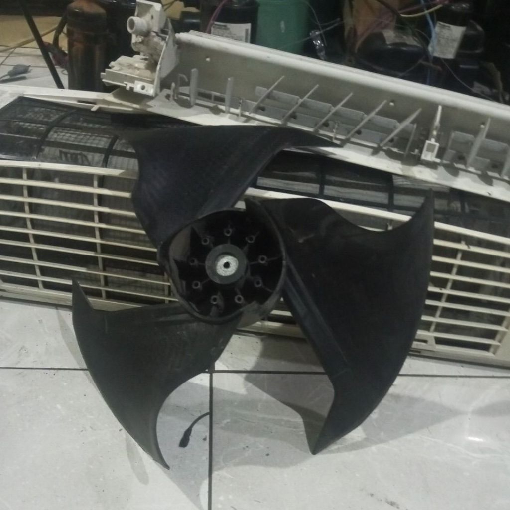 Baling baling outdoor AC panasonic  R 32 / R 410 / R 22
