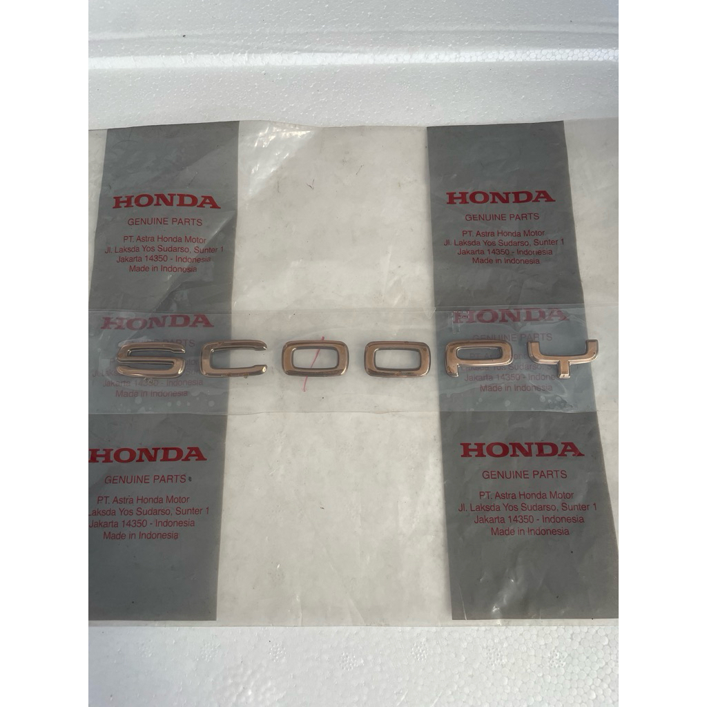 Emblem Logo Scoopy Original