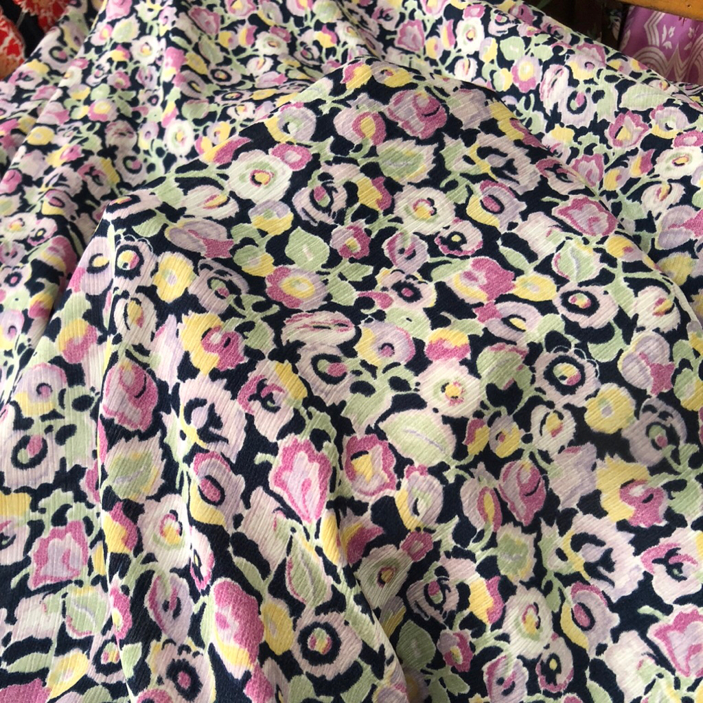 kain sifon yoryu motif bunga - kain satin crinkel  motif impor - kain satin crinkel motif premium dt