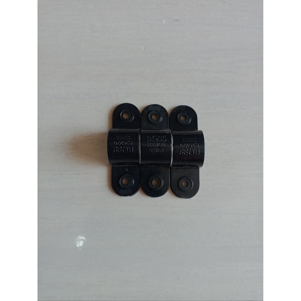 Klem Pipa conduit 20mm Boss Hitam / Clamp Pipa conduit 20mm Boss Hitam
