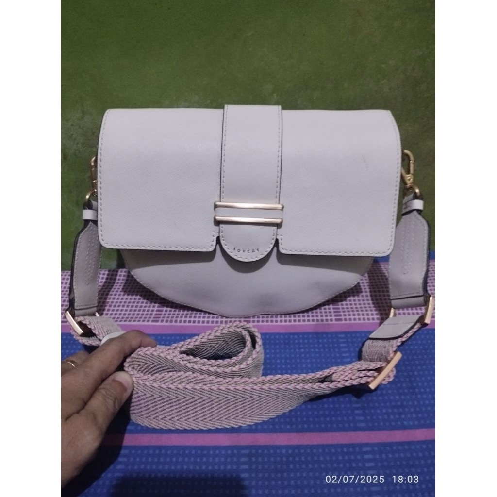 Lovcat preloved sling bag