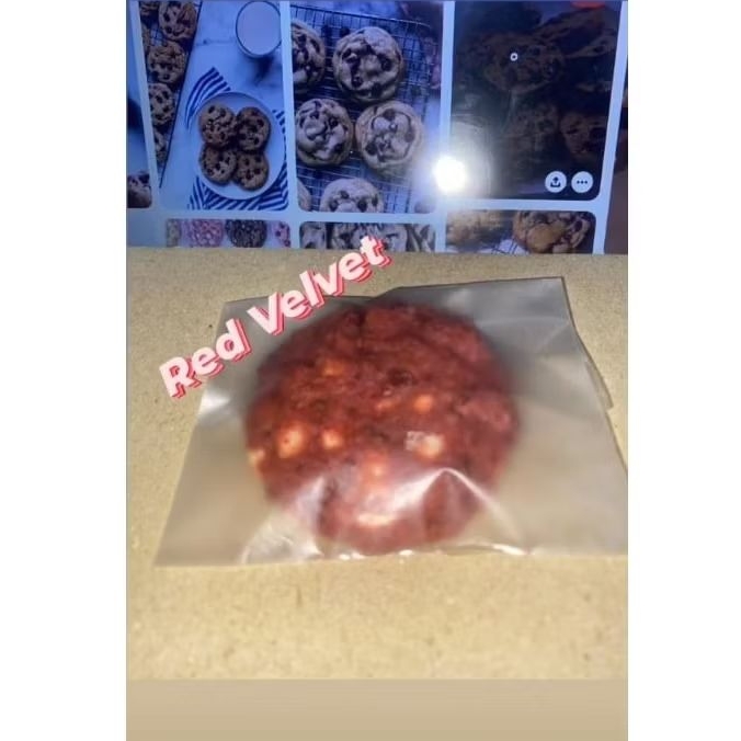 

Red Velvet Cookies Reguler 1pcs by Sweet Simplicity