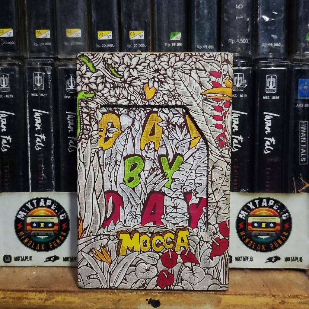 Kaset Pita - Mocca - Bay By Day - Radio Tape - Kaset - Radio - Pemutar Kaset - Retro - Classic - Cas