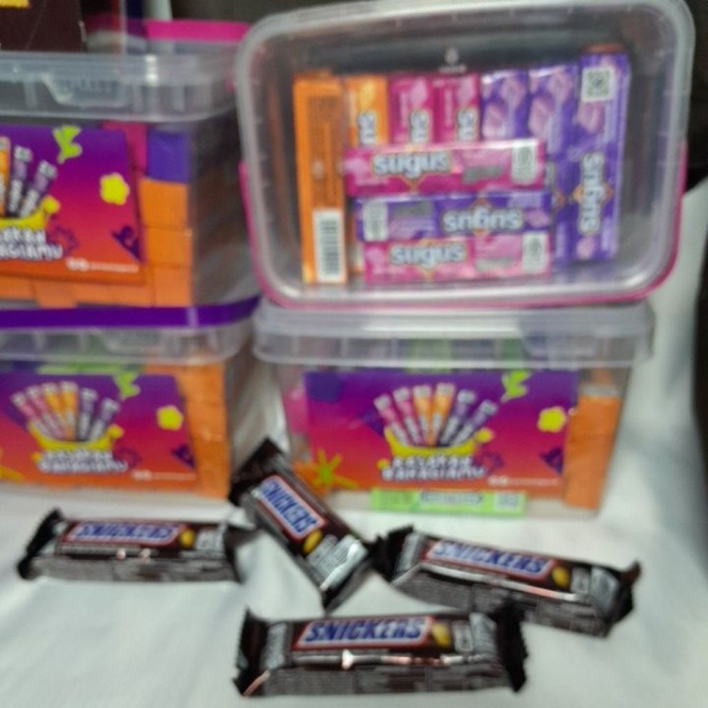 

PAKET SNICKERS 27 PERMEN SUGUS PLUS 3 SNICKERS