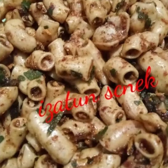 

makaroni bantat pedas daun jeruk purut renyah gurih 500g