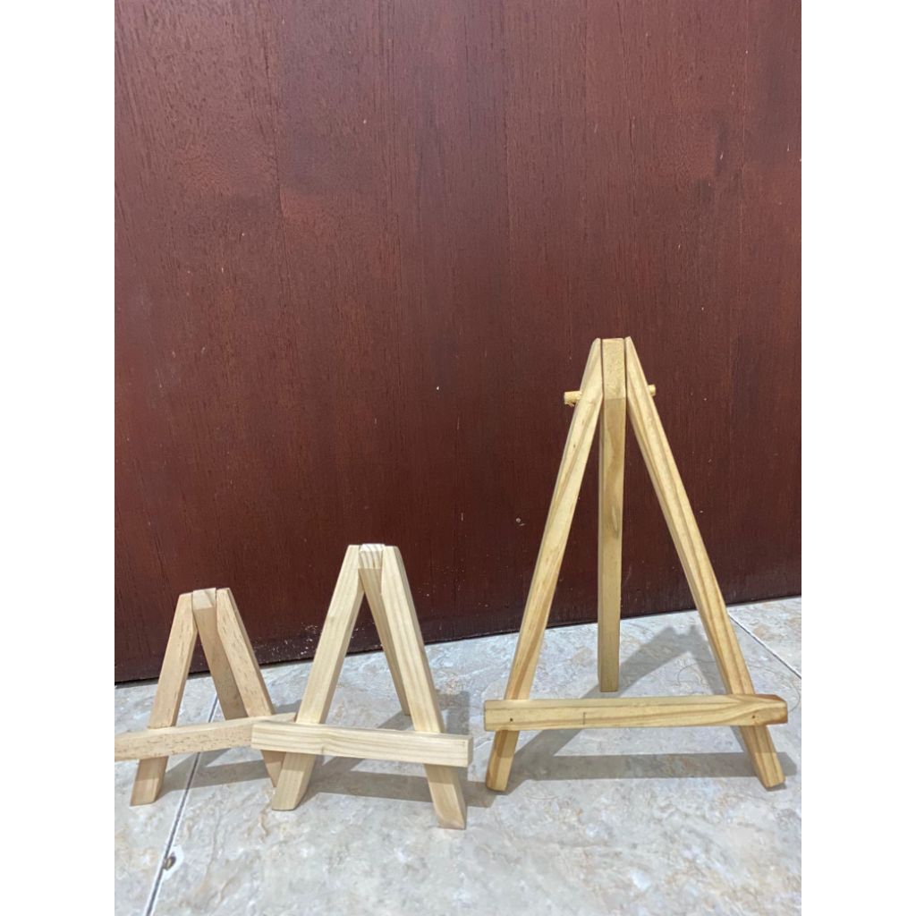 

Tripod Wood Stand Easel Canvas Penyangga Foto Lukisan Holder Hp Dekorasi Rumah