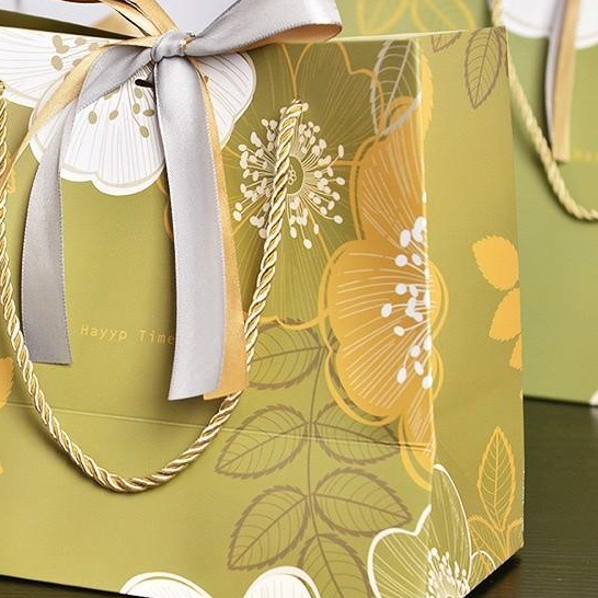

Paper Bag Tas Jinjing Hampers Hadiah Kado Bingkisan Souvenir Goodie Bag + Pita Lucu Hadiah Wedding