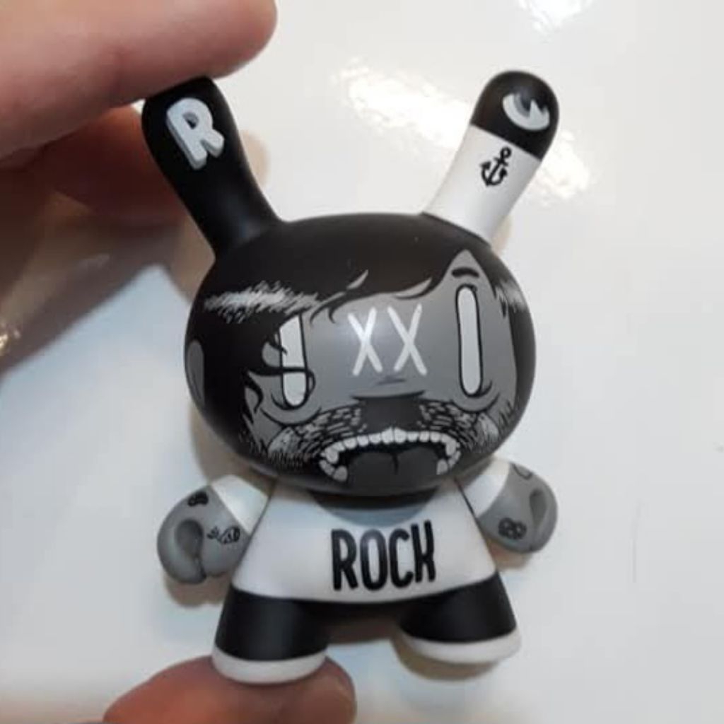 dunny le dead platique rock kidrobot