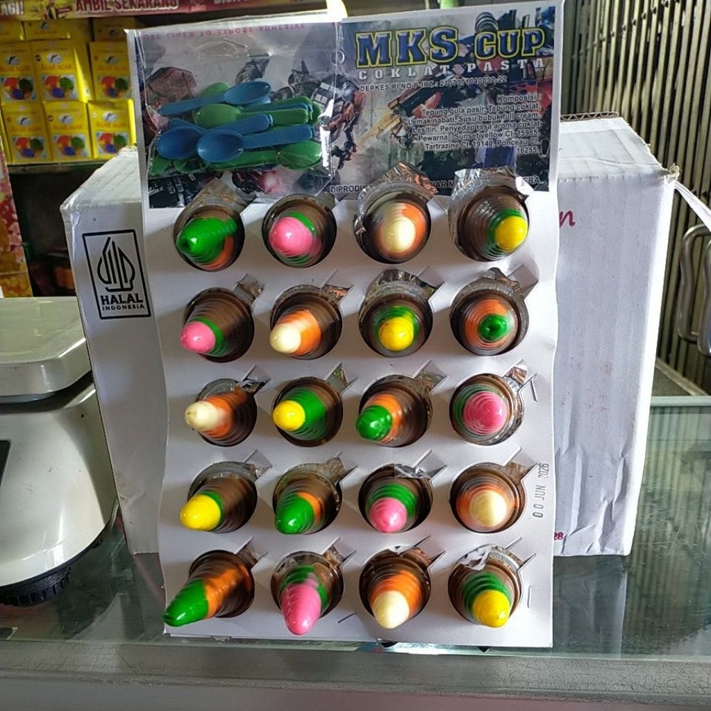 

Coklat dengan sendok isi 6x20