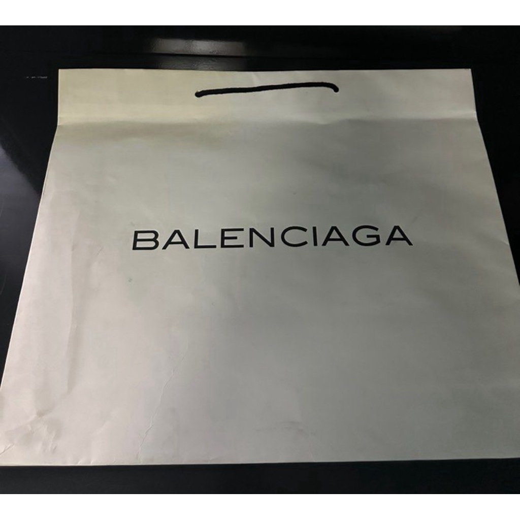 

paperbag balenciaga super big
