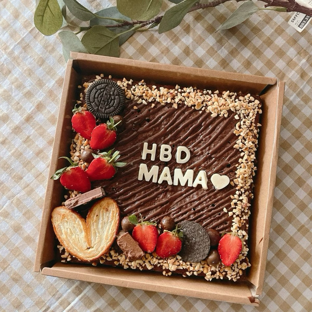

FUDGY BROWNIES 20x20 BIRTHDAY DEKOR