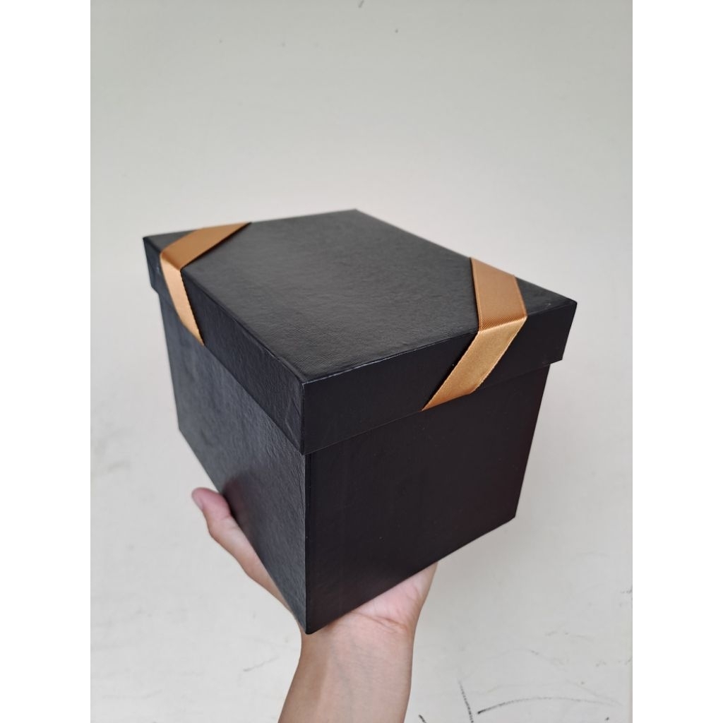 

HARDBOX HAMPERS KECIL / HAMPERS GIFT BOX / KOTAK HADIAH / BOX PREMIUM 13×14×18cm