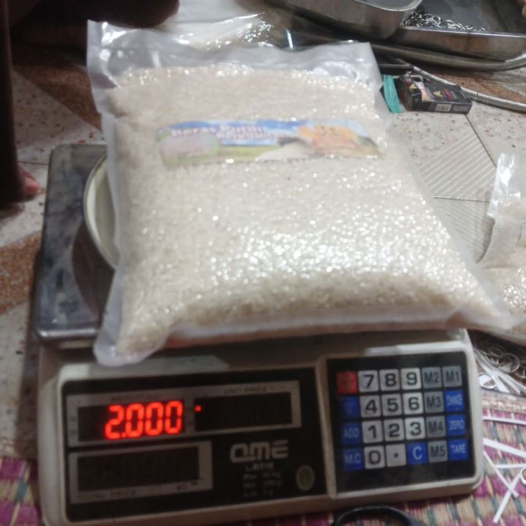 

Beras Putih Berkualitas JR 2 kg
