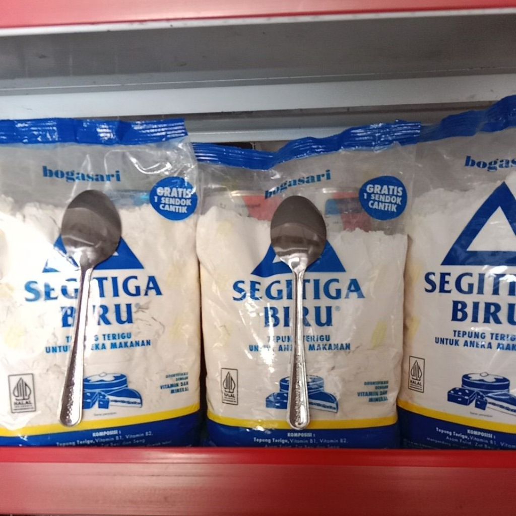 

tepung terigu sigitiga biru kemasan 1kg