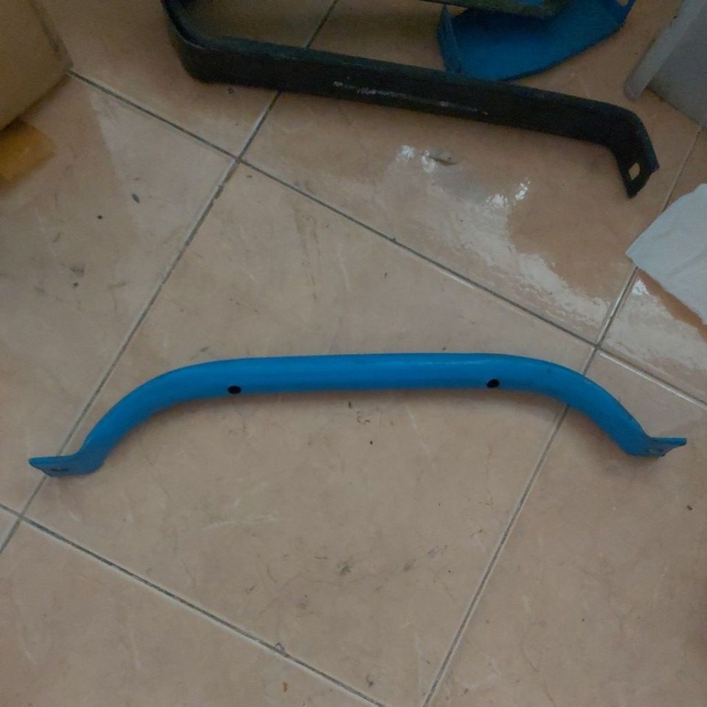 BESI PENGUAT ANTAR KAKI GEROBAK PASIR BAK BESI