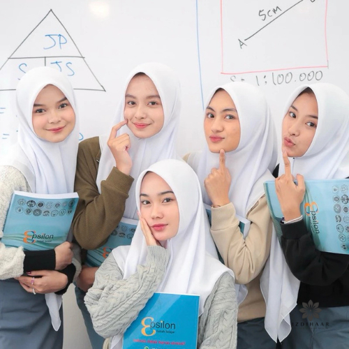 SEGI EMPAT PARIS PREMIUM | JILBAB KERUDUNG SEKOLAH HITAM PUTIH