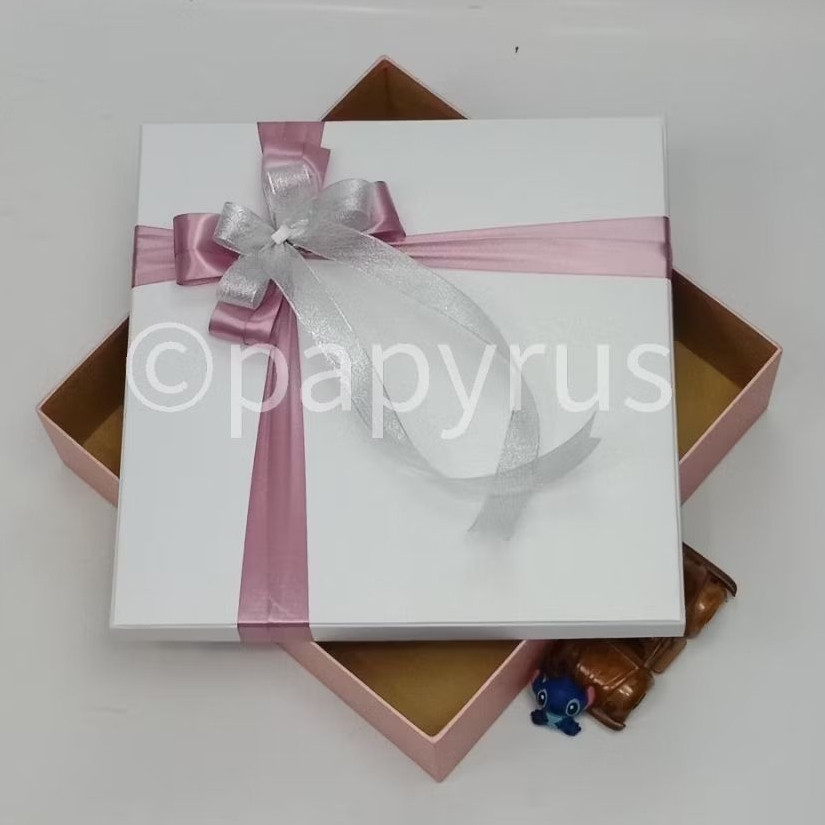 

PAPYRUS Kombinasi 35x35 Tinggi 5cm Kotak Kado Gift Box Hadiah V2