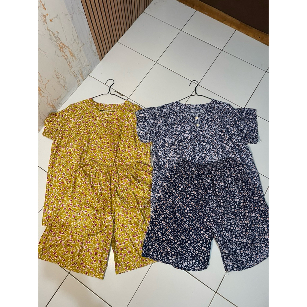 Setelan Baju Celana Pendek Wanita – Outfit Santai Kekinian