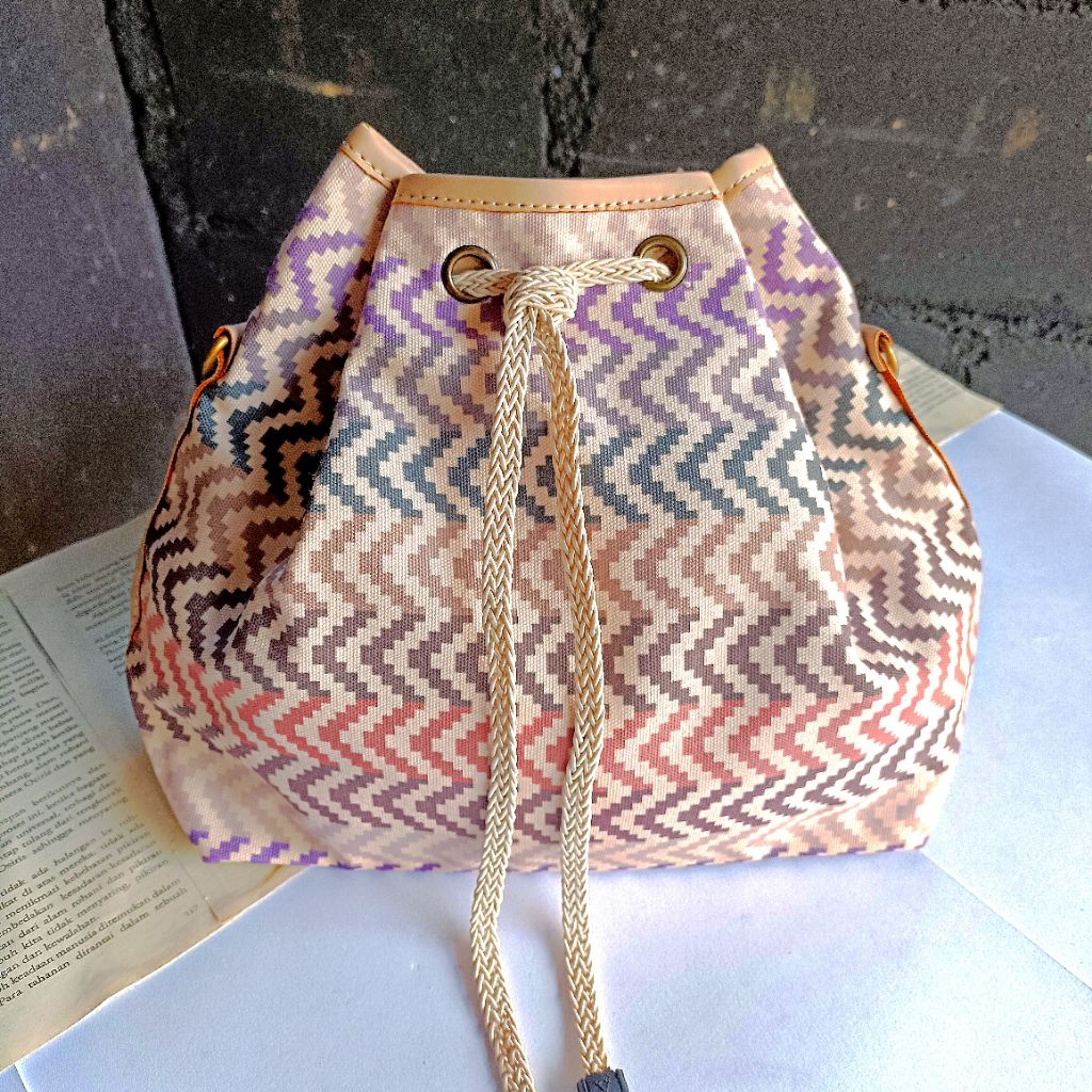 Tas Serut Wanita [AUTUMNTIME Series - Auntumn] "Zig-Zag" Tas Selempang Tas Wanita Kasual - Made in I