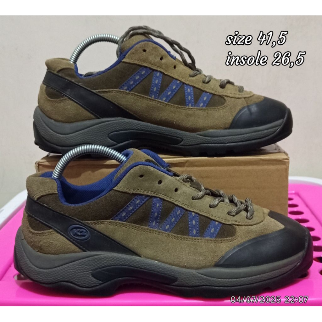 sepatu OUTDOOR second K2 size 41,5