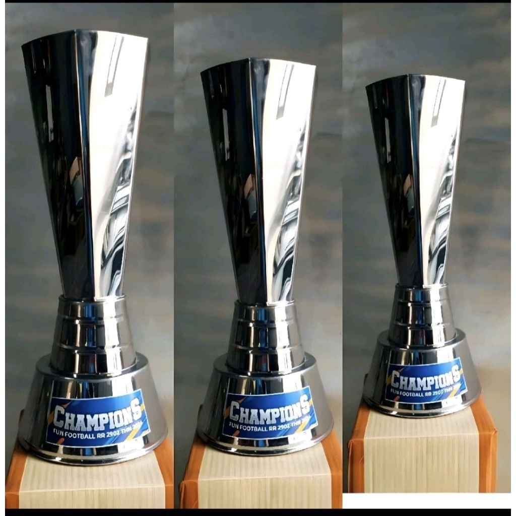 Piala Sepak bola Piala Bulu Tangkis Piala Voli Piala Tenis / piala trophy