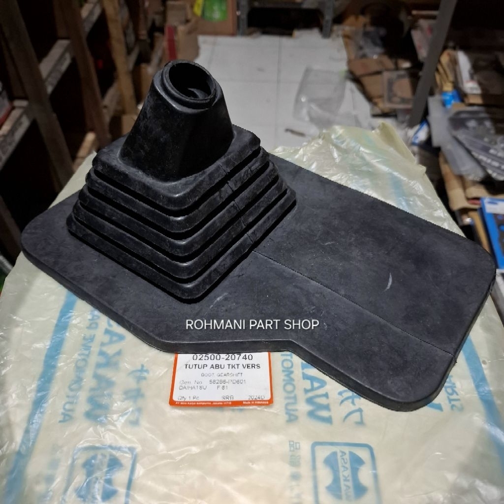 BOOT VERSNELENG/KARET TUTUP TONGKAT PERSNELING F61 FEROZA