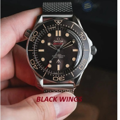 BLACKWINGS JAM TANGAN JAMES BOND SWISS AUTOMATIC 43MM FULL BLACK OMEGA