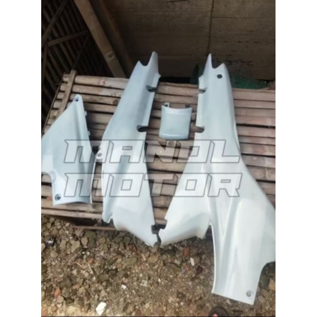 cover body belakang motor Honda Supra x lama Supra fit lama Warna PUTIH