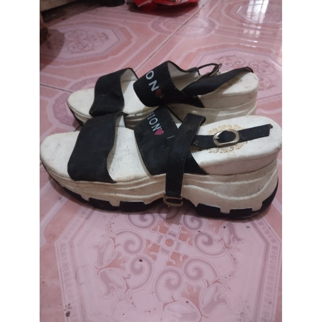 sandal gunung preloved