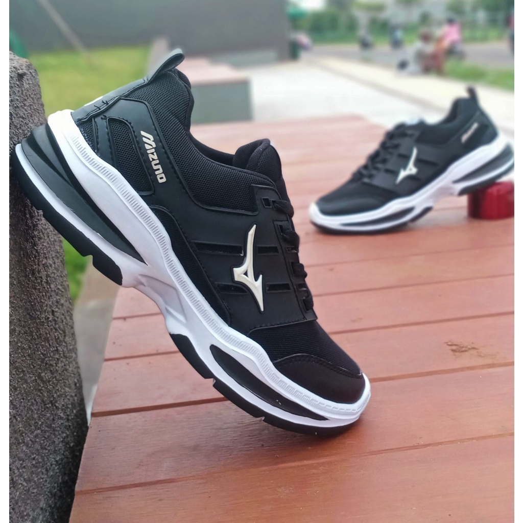 Sepatu Hitam Putih Gym Fitness Pria Sepatu Jogging Wanita Untuk Aktivitas Olahraga Outdoor Running M