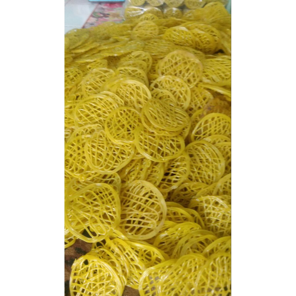 

krupuk mie kuning mentah ukuran sedang (1kg)