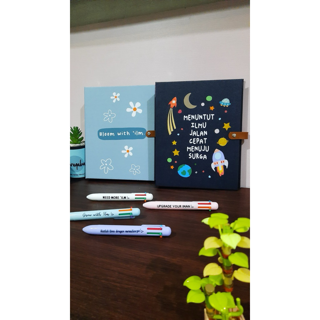 

Binder Board Printing Motif Aesthetic Mahasiswa Muslim Islami Jaariyah