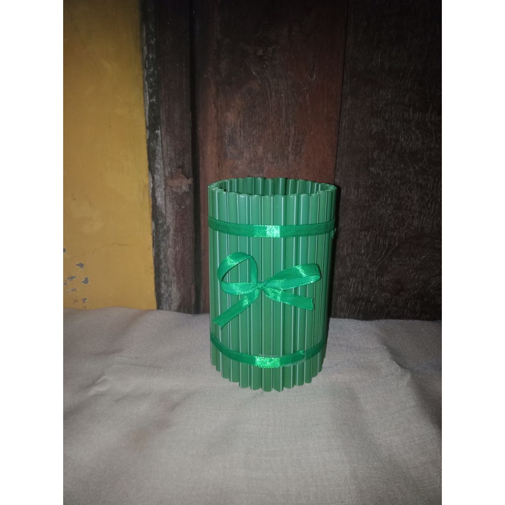 

TEMPAT PENSIL DARI SEDOTAN