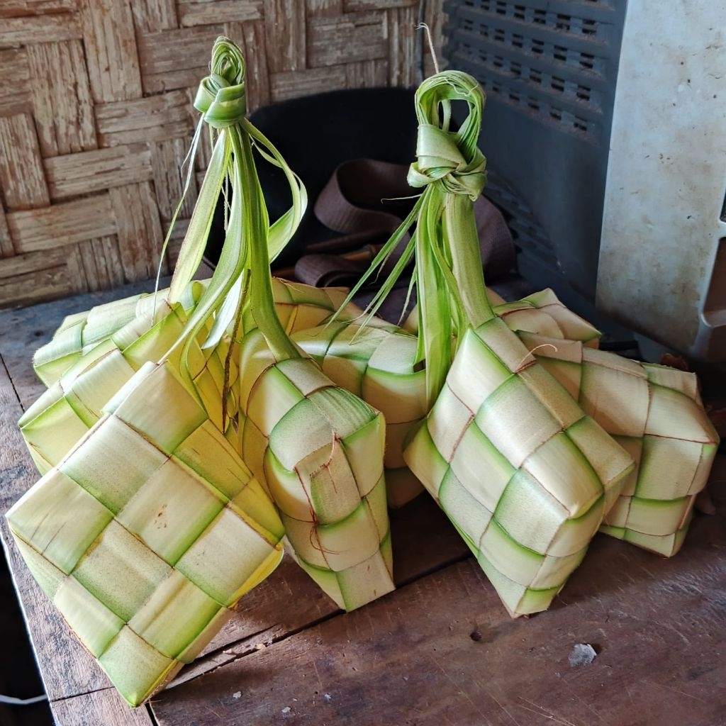 

Bungkus Ketupat lebaran 10 pcs