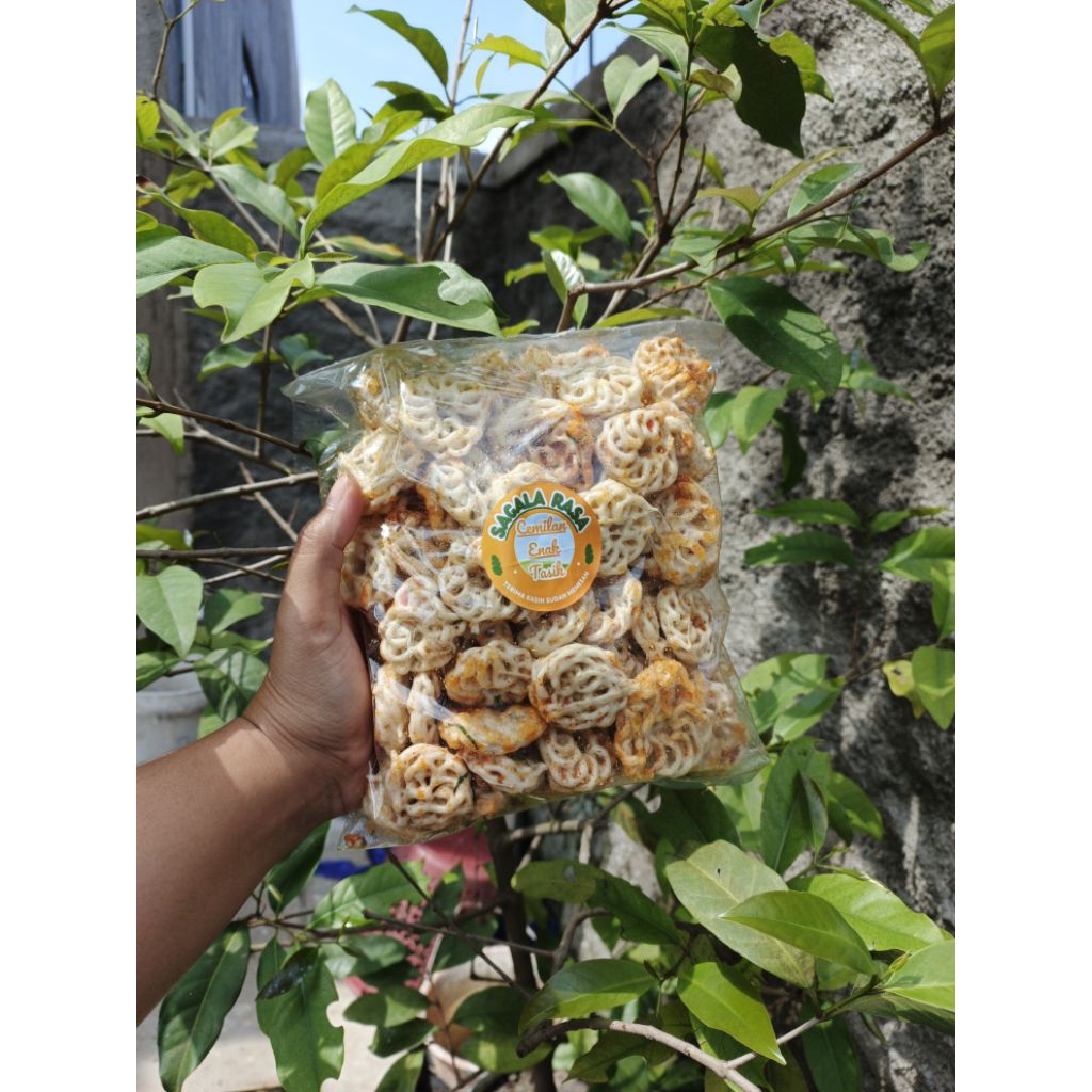 

Kerupuk Seblak Rafael bantat Daun Jeruk 250gr / Kerupuk Mawar / Seblak Rafael Cemilan Pedas Cemilan viral Dari tasikmalaya Cemila Pedas spicy snack Foods