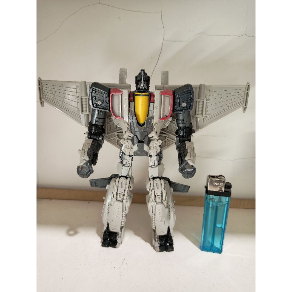 Takara Tomy transformers Blitzwing