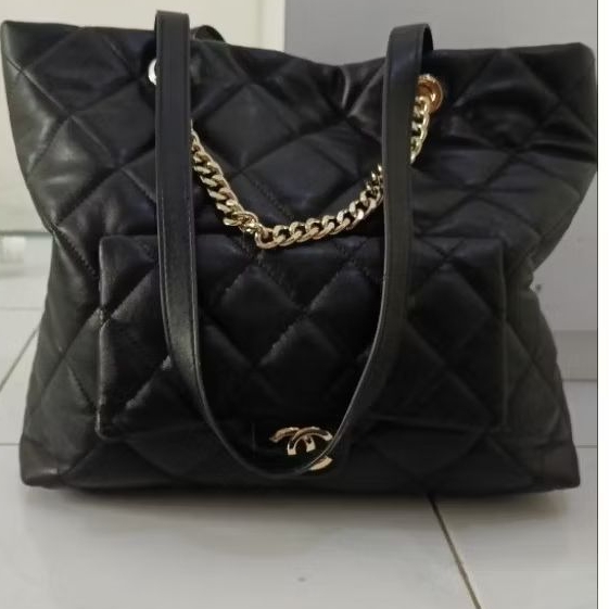 chanel Tote bag rare like new SOLD OUT