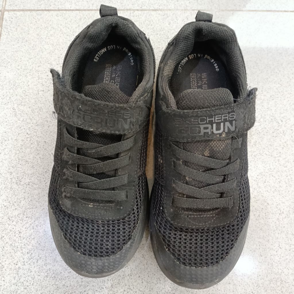 Sepatu lari sneakers anak laki perempuan unisex skechers Go Run air cooled PRELOVED size 30