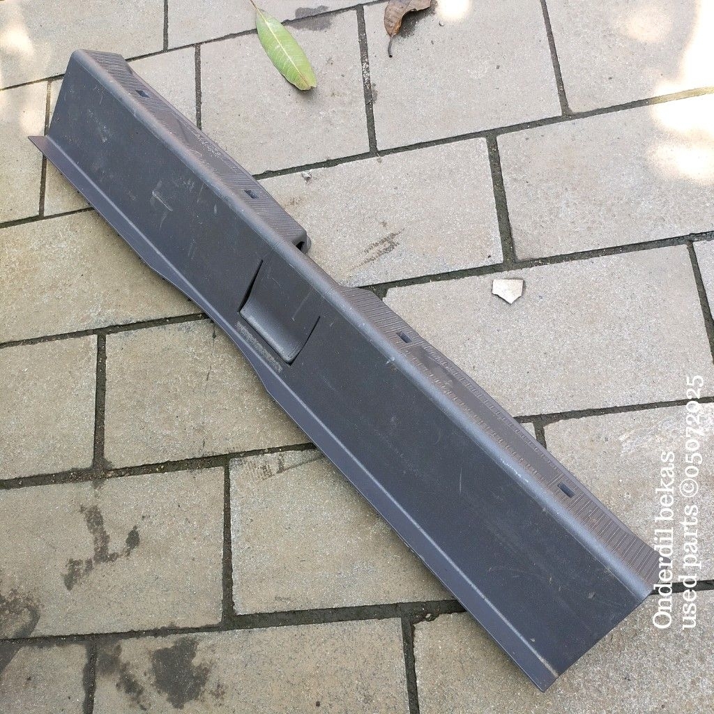 sill plate bagasi Mercedes Benz A140