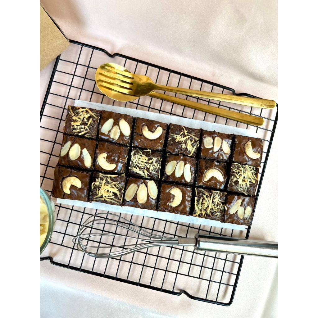 

Brownies Fudgy Brownies Panggang Premium ChocoLux Size 22 x10 | Brownies Box | Brownies Melted