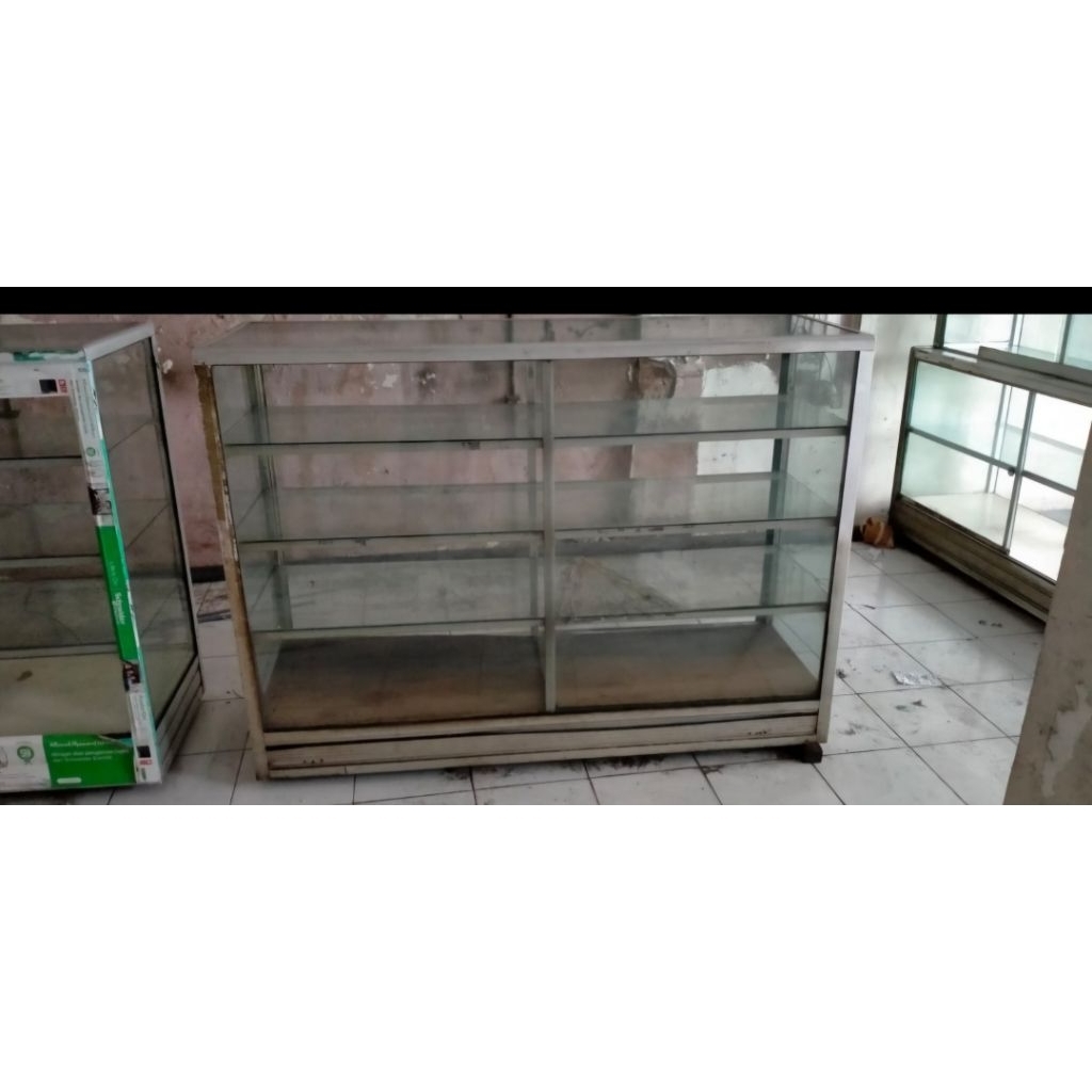 Jual cepat Etalase Bekas toko listrik Obral murah