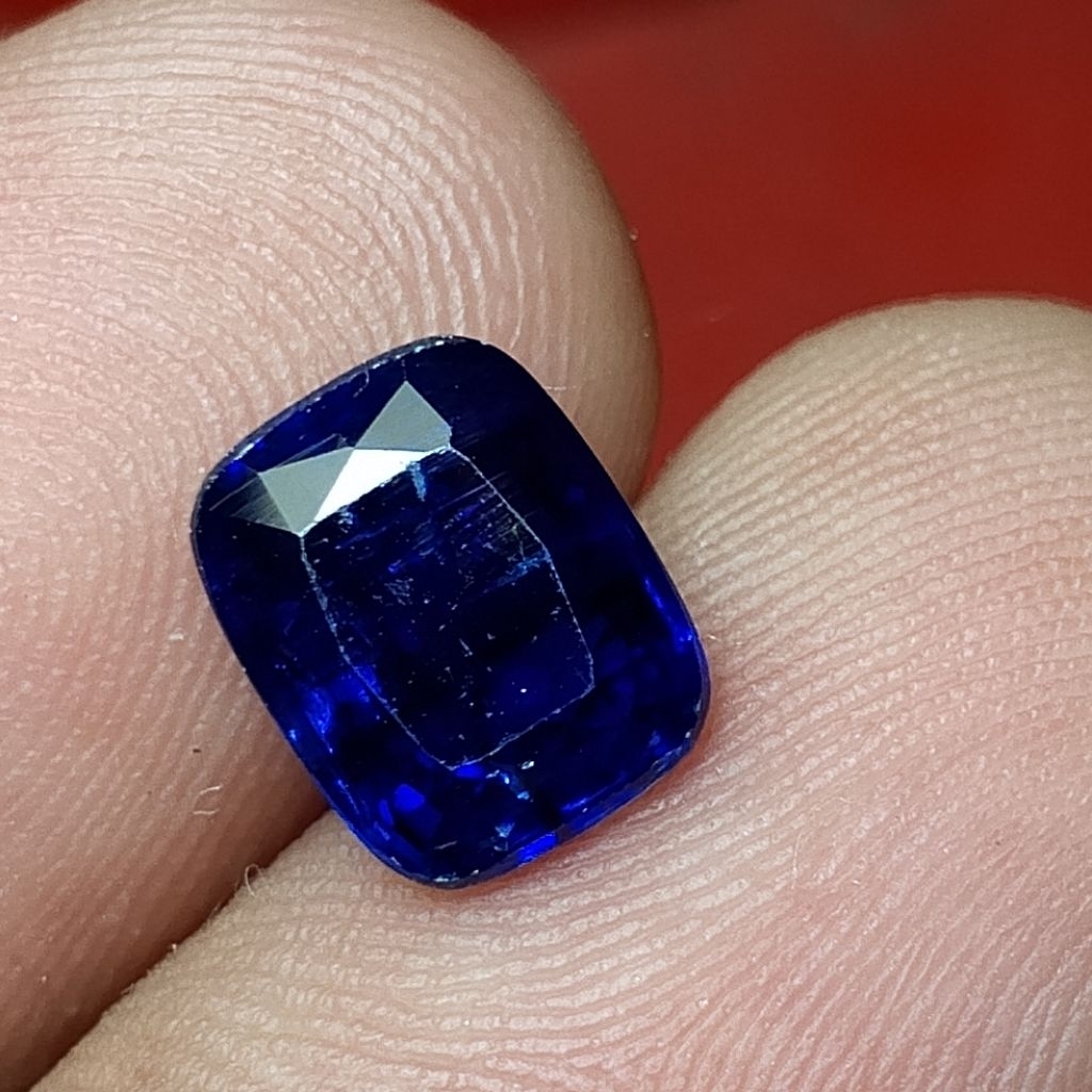 Natural royal blue kyanite Srilanka minim serat warna tua