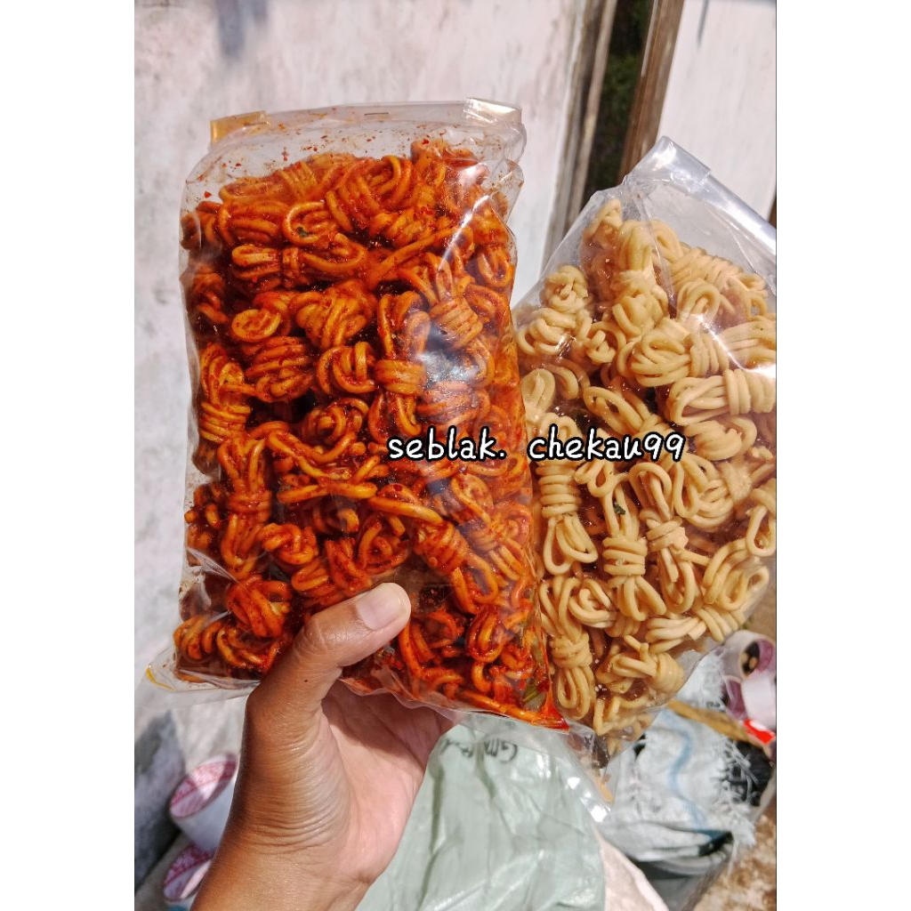 

Paket Bundling 1kg Mie Gulung, 500gr pedas 500gr original daun jeruk