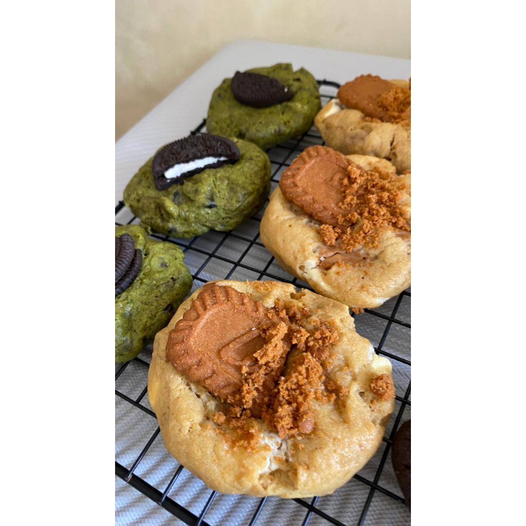 

MEDIUM SOFT BAKED COOKIES LOTUS BISCOFF 60Gram BY @KOMALA