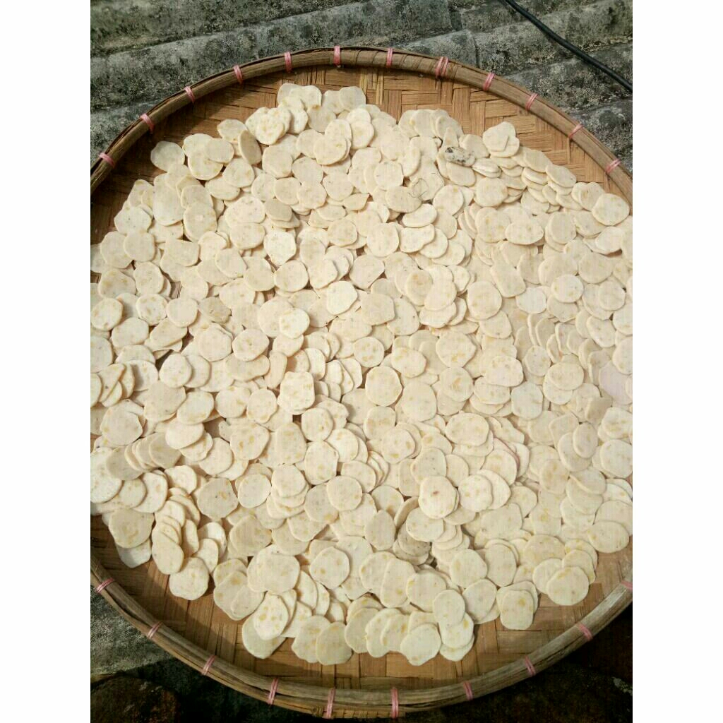 

kerupuk tempe gurih 250g bentuk bulat merek dolar mentah